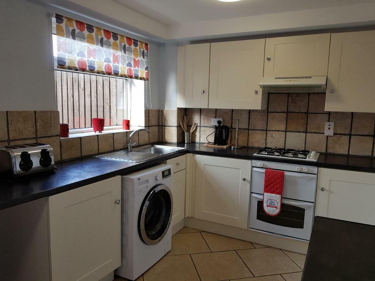 Penllech House: Spacious 3-Bedroom with Free Parking Nottingham Exterior photo